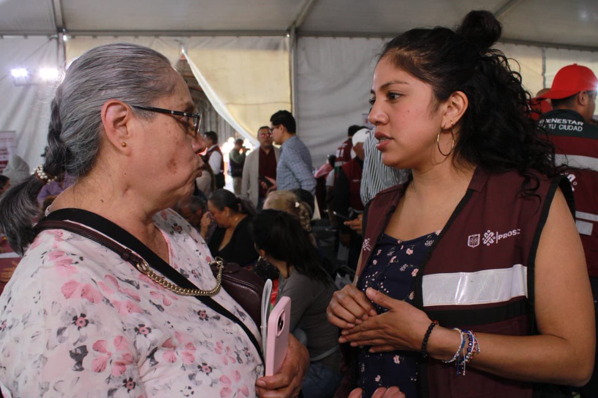 Procuraduría Social de la CdMx (@prosoccdmx) on Twitter photo ¡En la #CapitalDeLaTransformación escuchamos, atendemos y canalizamos a la ciudadanía!
En este martes de Zócalo de #GobiernoCiudadano acompáñanos a la Jefa de <a href="/GobCDMX/">Gobierno de la Ciudad de México</a>, <a href="/ClaraBrugadaM/">Clara Brugada Molina</a> a brindar atención ciudadana desde el corazón de la Ciudad de México.
<a href="/SEBIEN_cdmx/">Secretaría de Bienestar e Igualdad Social</a>
<a href="/SAPCI_CDMX/">Secretaría de Atención y Participación Ciudadana</a> ¡En la #CapitalDeLaTransformación escuchamos, atendemos y canalizamos a la ciudadanía!
En este martes de Zócalo de #GobiernoCiudadano acompáñanos a la Jefa de <a href="/GobCDMX/">Gobierno de la Ciudad de México</a>, <a href="/ClaraBrugadaM/">Clara Brugada Molina</a> a brindar atención ciudadana desde el corazón de la Ciudad de México.
<a href="/SEBIEN_cdmx/">Secretaría de Bienestar e Igualdad Social</a>
<a href="/SAPCI_CDMX/">Secretaría de Atención y Participación Ciudadana</a>