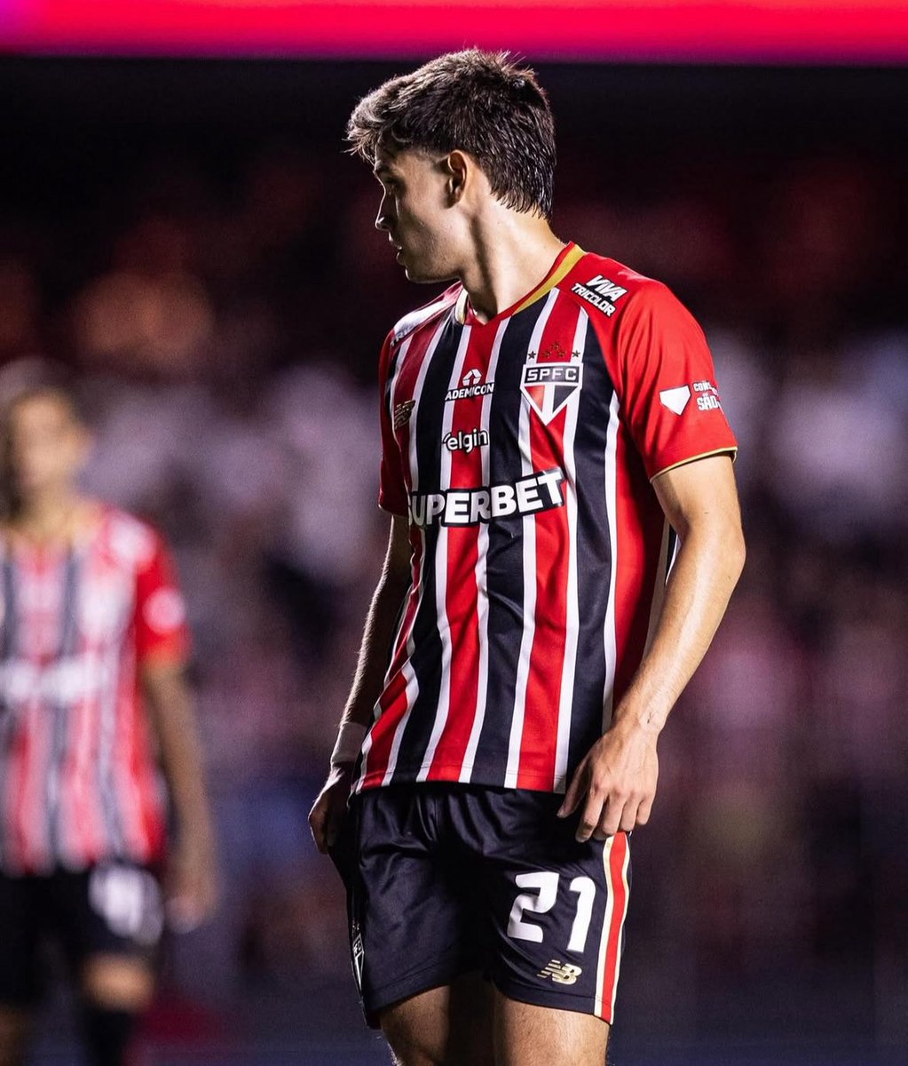 🎯🚜 Damian Bobadilla (24 años, 🇵🇾) vs. Atlético Nacional 

📊 Fue el jugador con mayor precisión de pases. Registro: [43/47] pases completados (94%)
🥇1° en recuperaciones [8]