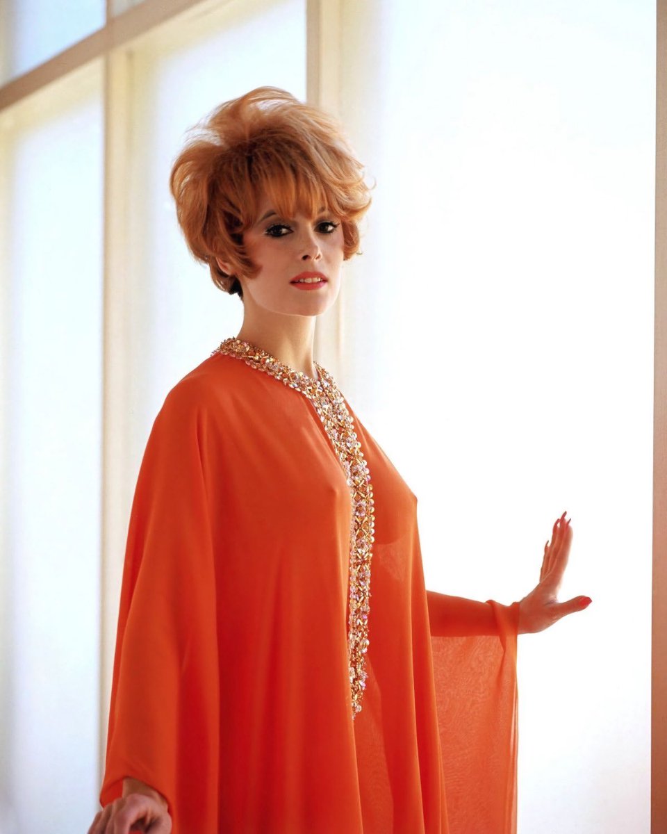 HansomRansom4's tweet image. Happy birthday Jill St John. #JillStJohn #actress #diamondsareforever #JamesBond #bondgirl #tonyrome #banning
