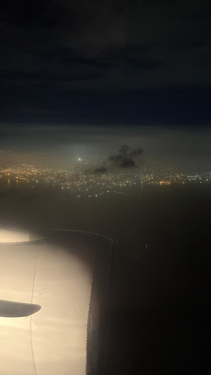 Semalam sekitar pukul 8 saat mau mendarat di Cengkareng 😷
<a href="/nafasidn/">nafas indonesia</a>