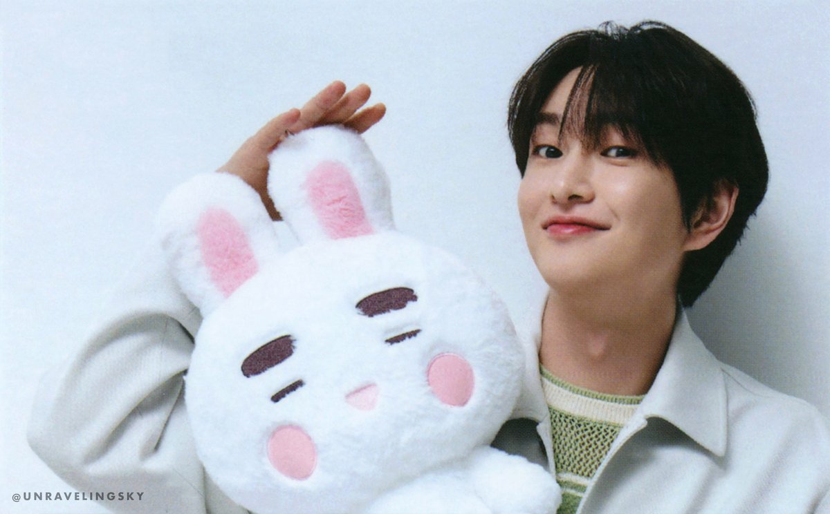 unravelingsky's tweet photo. [HQ SCANS] #SHINee E.S.S.A.Y. MD including card covers, photo sets, and random trading cards. Plus Taemin photocards for the bag, light, and shirt.

Watermaked in thread for online use. Non-watermarked for personal use download here: 🔗https://t.co/tIiL54fjvJ

#TAEMIN #태민 #KEY #키 #MINHO #민호 #ONEW #온유 #SHINee #샤이니