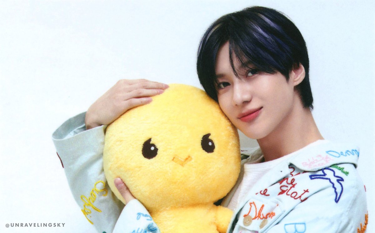 unravelingsky's tweet photo. [HQ SCANS] #SHINee E.S.S.A.Y. MD including card covers, photo sets, and random trading cards. Plus Taemin photocards for the bag, light, and shirt.

Watermaked in thread for online use. Non-watermarked for personal use download here: 🔗https://t.co/tIiL54fjvJ

#TAEMIN #태민 #KEY #키 #MINHO #민호 #ONEW #온유 #SHINee #샤이니