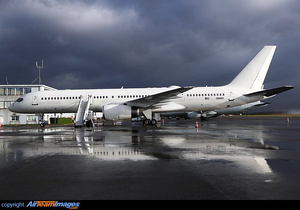 Leonardo Coutinho (@lcoutinho) on Twitter photo "Avião da CIA". A jequice é uma endemia brasileira. "Avião da CIA". A jequice é uma endemia brasileira.