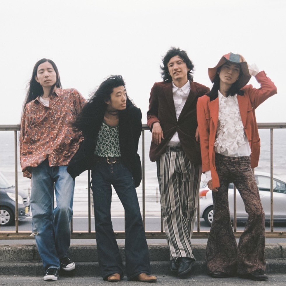 🆕本日発売🆕

ゆうやけしはす＆すうらばあず

7インチシングル
『ランニンアウェイ』

🛒 roserecordsshop.com/ca43/489/p-r-s/

⚠️7インチのみの限定リリース(*配信なし)

Sly &amp; The Family Stoneの名曲をオリジナル訳詞でカバーした7インチ限定リリース盤！