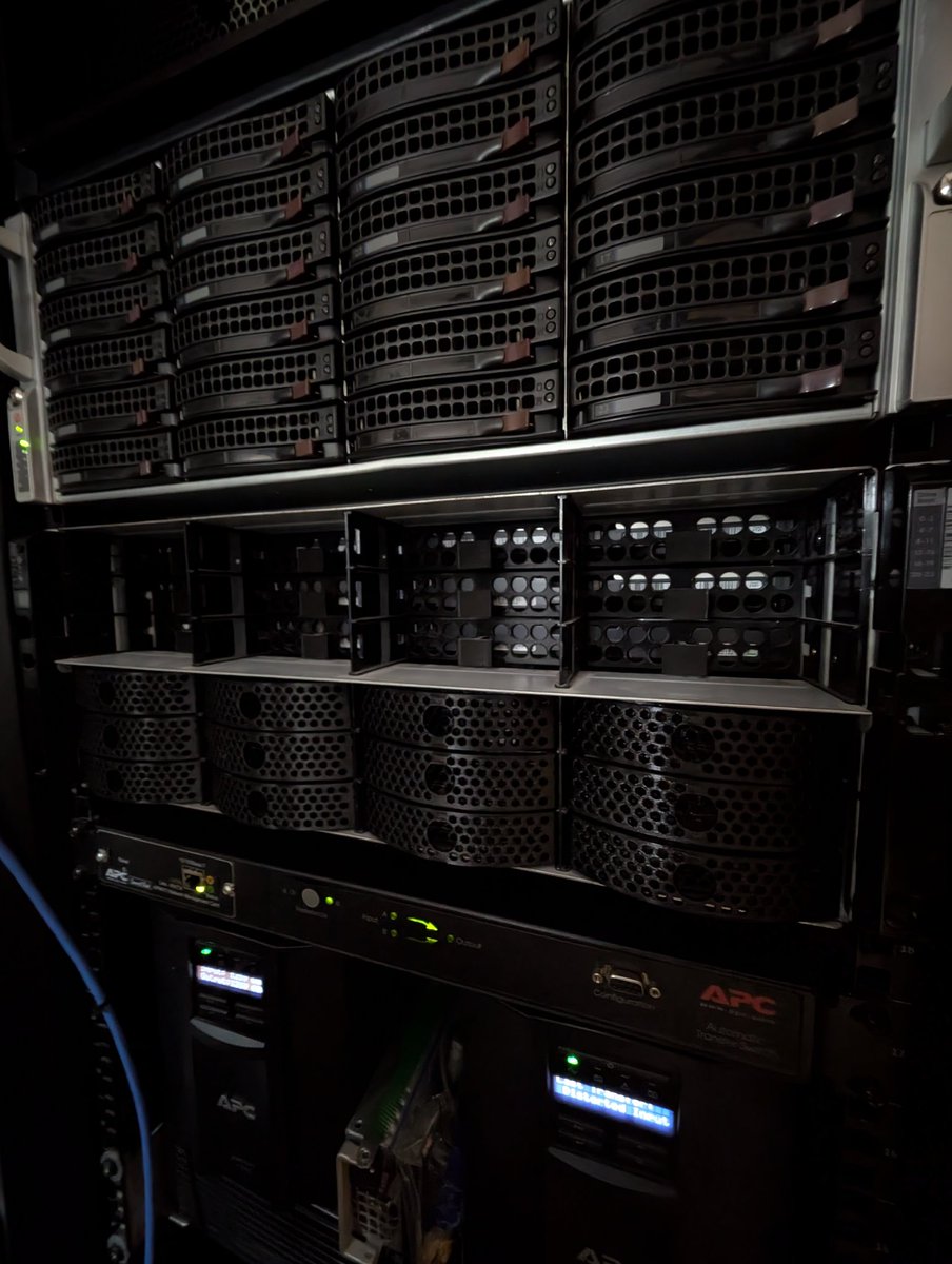 Half of the <a href="/Polymaker_3D/">Polymaker</a> Tpu-95a HF hard drive caddies are done for this NetApp array. 

 Calling it "Project Floppy Drive" 

instead of 144mb this is going to be a 144TB expansion...for a total of 215Tb of storage plus 8tb worth of nvme / SSD cache. 

<a href="/UnraidOfficial/">UNRAID</a> Do I win a
