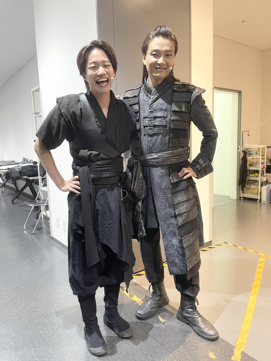 SAPPOROLK's tweet image. #ナイツテイル 
パラモン(儀式のすがた)と！！！

与えていただいてばかりで苦しいです。
早くお返ししたいです。
次の共演はないのかもしれないと考えると恐ろしい。
だからこそ毎度最後だと思って
今終わっても！と上演に臨みました。

尊い存在です。
本当にありがとうございます。

#井上芳雄 さん