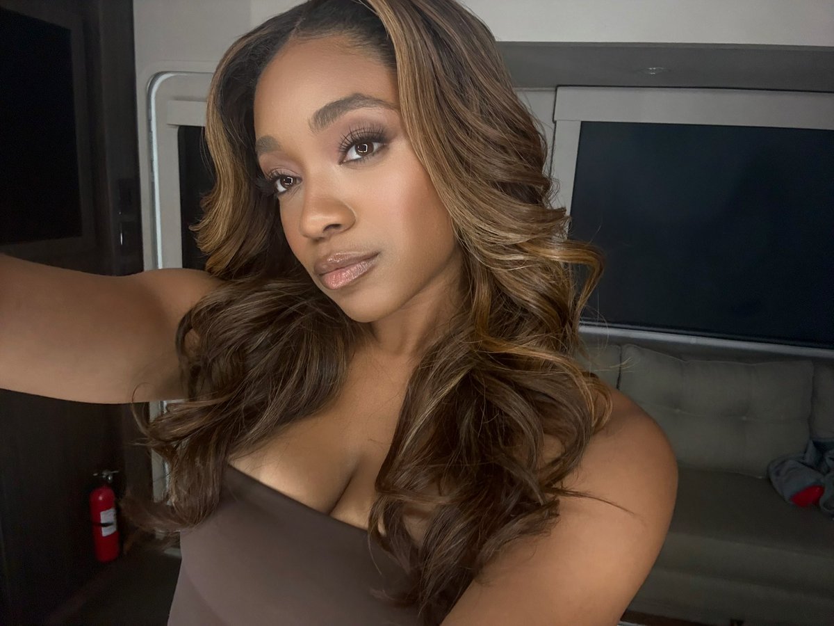 S ! M O N E (@yourownsimone) on Twitter photo 