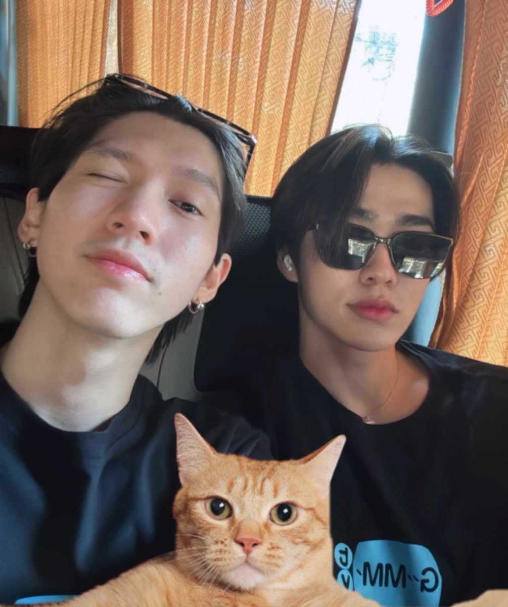 Fujoshiee's tweet photo. #AouBoom 's moment that I could find at #GMMTVOuting2025

A thread https://t.co/iuaT3Rbus2