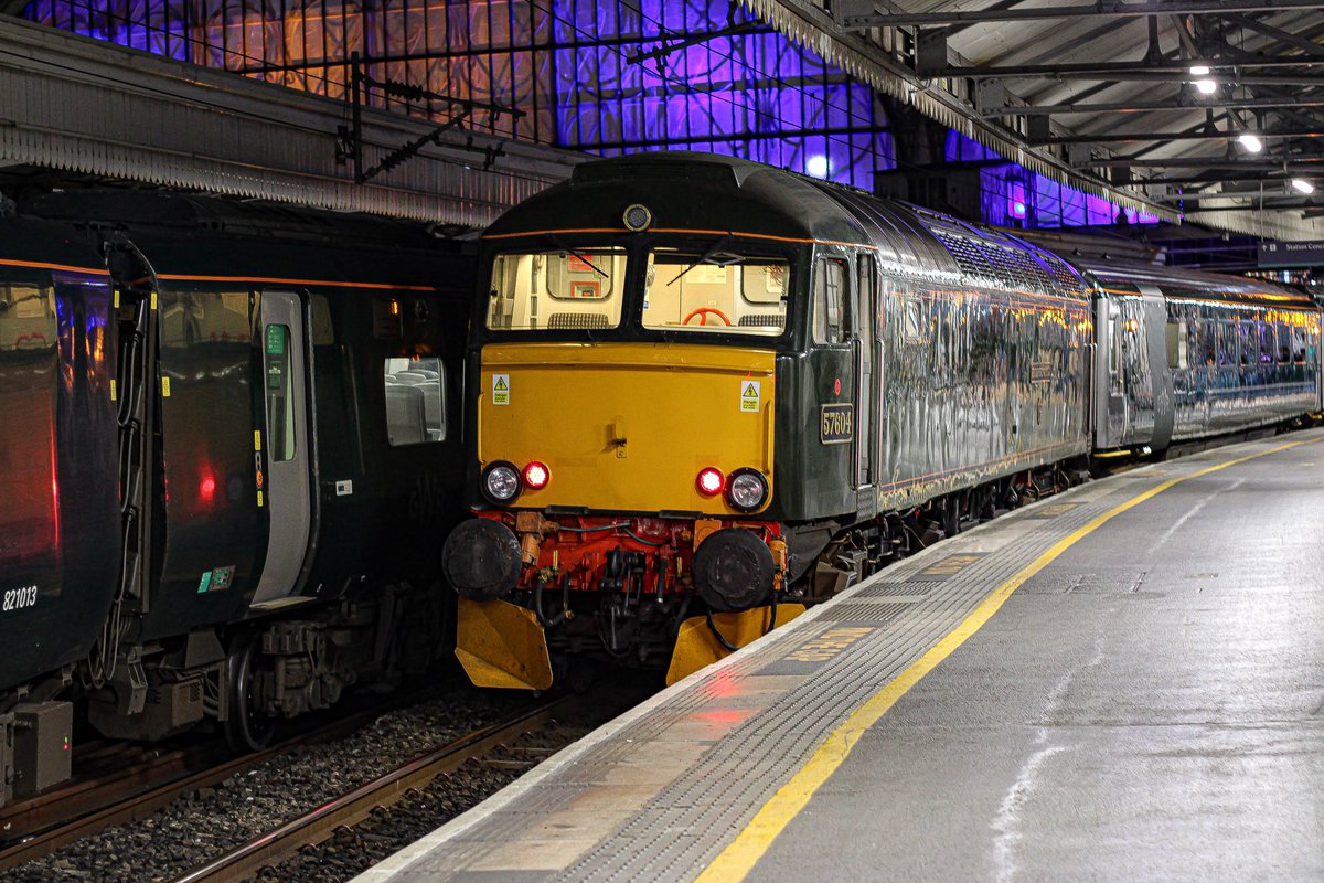 themblades1889's tweet image. Gwr #class57 57602 stands at London Paddington @GWRHelp