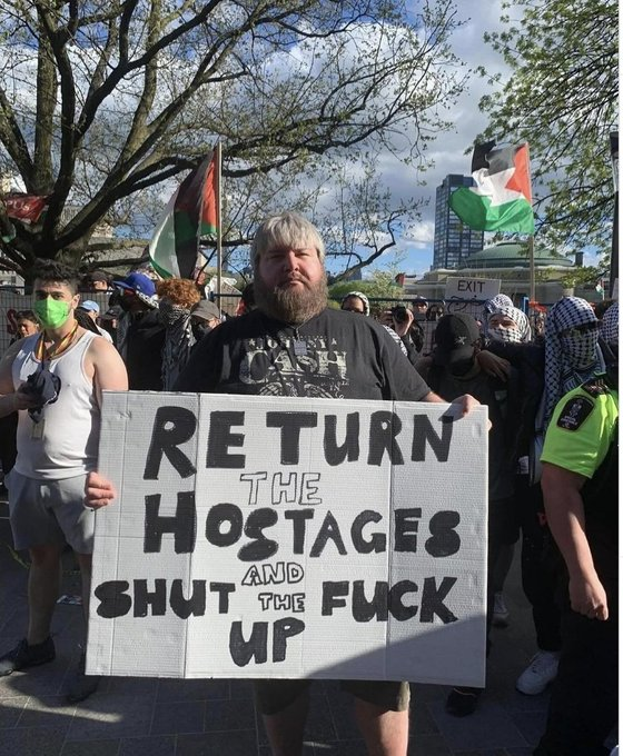 VividProwess's tweet photo. One brave man in front of a mob of imbeciles and idiots. https://t.co/XONqlC0Wqk