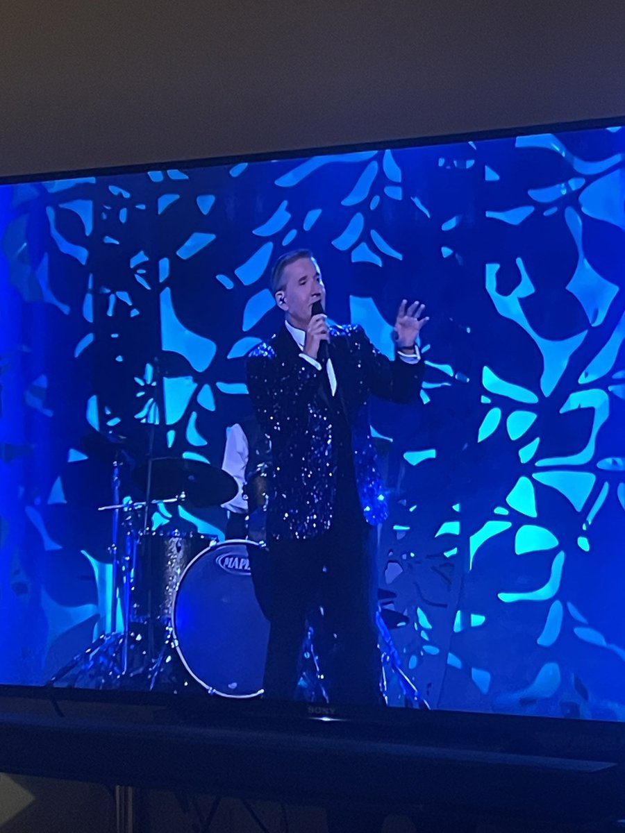 Problem sorted Daniel O’Donnell for president 🎉🎉🎉 🇮🇪 #roseoftralee