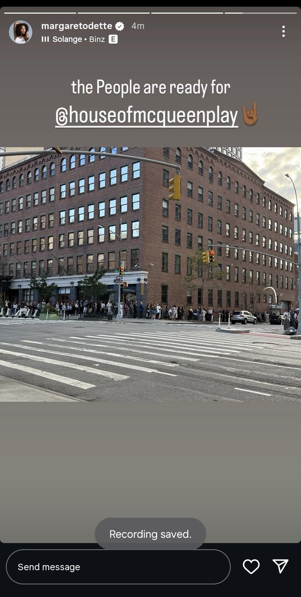 valgarzag's tweet image. There's so many ppl outside waiting for the first preview 🥺🖤💀✨️ #HouseOfMcQueen
New content via Margaret Odette and HOM account 🙌🏻