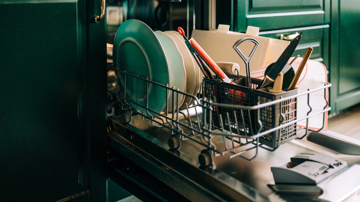FishingTweets31's tweet image. Level up your kitchen game!✨ Use your dishwasher to create a cleaner, healthier fridge—because you deserve the best! 🥦💧 #HealthyEating #CleanKitchen  eat9.ca/blogs/clean-ea…
