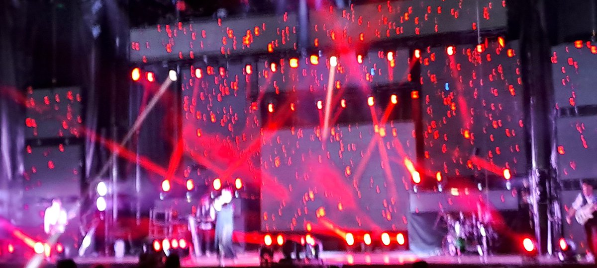 Segue a #Festadafresa no parque de #Eirís coa orquesta #Metropolis e a nosa veciña #LidiaSueiro
Chea a avenida da Lamadosa de alegría,  baile e moi bo ambiente!