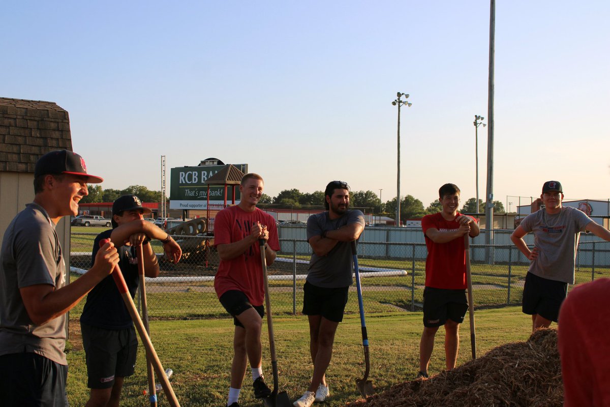 Hillcats in Action!

RSU Baseball bringing teamwork and service to Roosa Elementary!

#BacktotheHill