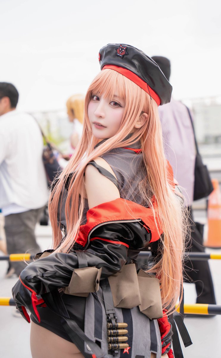 ラピがこっち見た

#C106 #C106コスプレ #NIKKE https://t.co/dWHE3QgBT9