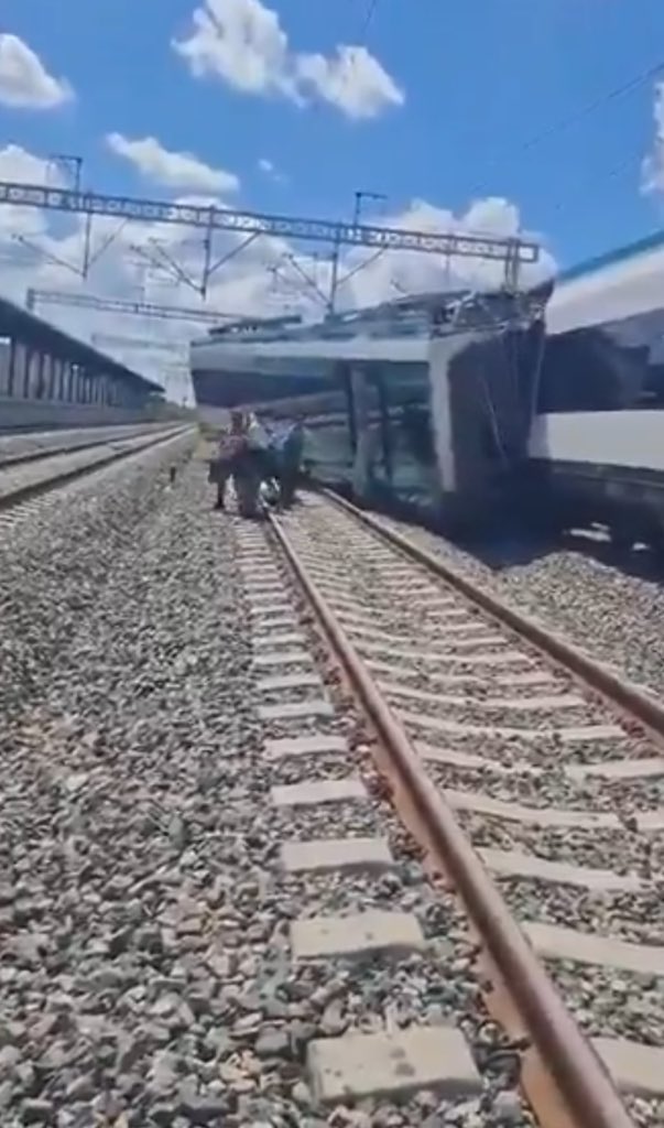 Gracias a que no hay pasajeros de manera regular, no hubo víctimas en el descarrilamiento del tren Maya. 

Eso quería la oposición, verlo lleno, pero de cadáveres.