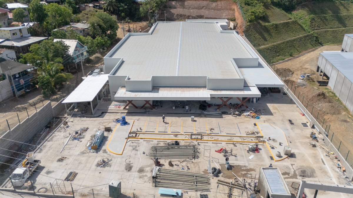 🧵HILO | ¡MAJESTUOSO! 500 MILLONES CUESTA NUEVO HOSPITAL EN #ROATÁN, ORGULLO ISLEÑO

“¡Un #Hospital de verdad!”, está a punto de abrir sus puertas en Roatán, una de las tres regiones que forman el departamento Islas de la Bahía, Atlántico de Honduras, ha dicho y cumplido la