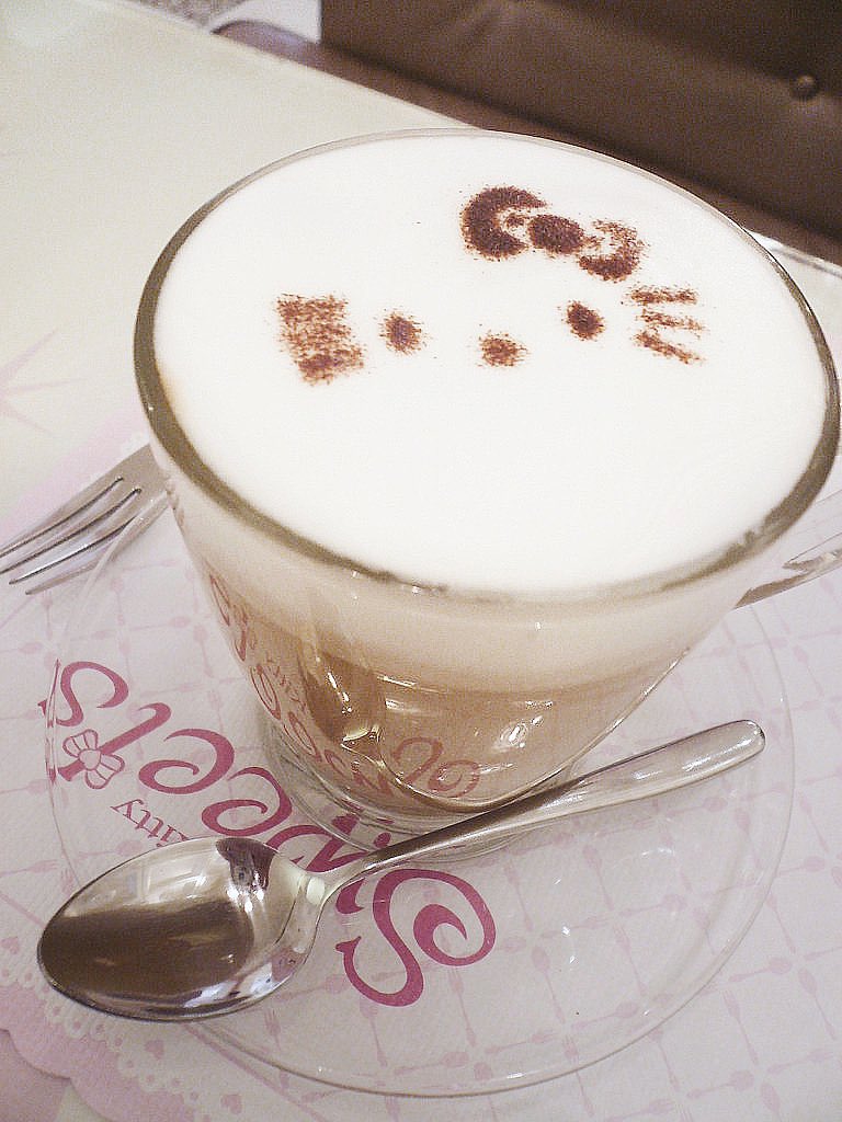 heartzjpg's tweet photo. hello kitty cafe in taipei by fel_nya via flickr https://t.co/SmTVR3e9Lm
