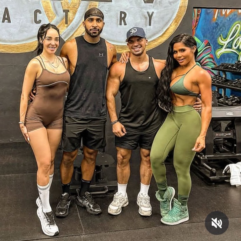 ManeUpdates's tweet photo. 😍🔥 Mane aparece en la publicación de @maripilyrivera  junto con  @Caramelo970 , después de un entrenamiento donde dejaron todo 💪

🔗https://t.co/ktmyax4UHD

#ManelykGB 
#ManelykGonzalez 
#Manelyk 
#birdpower 
#MaripilyOficial https://t.co/oUfRil01p1