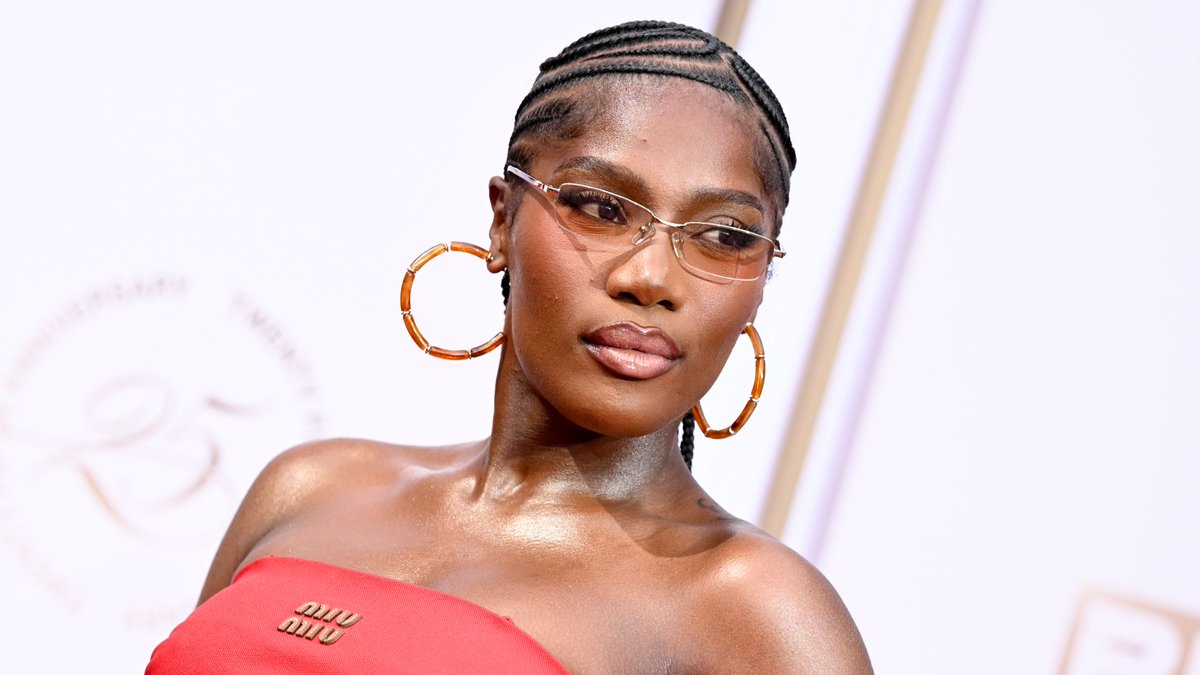 ComplexMusic's tweet image. Doechii cancels European festival appearances with no reason given. More info: complex.com/music/a/alex-o…