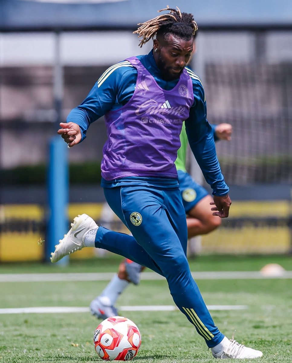 ℍ𝔸ℝ𝕋ℤ (ᑕ♥ᗩ) 💙🦅💛 (@17titulosdeliga) on Twitter photo Ahora si ya trabajando al parejo su debut el domingo es inminente.
<a href="/ClubAmerica/">Club América</a> <a href="/asaintmaximin/">Allan Saint-Maximin</a> Ahora si ya trabajando al parejo su debut el domingo es inminente.
<a href="/ClubAmerica/">Club América</a> <a href="/asaintmaximin/">Allan Saint-Maximin</a>