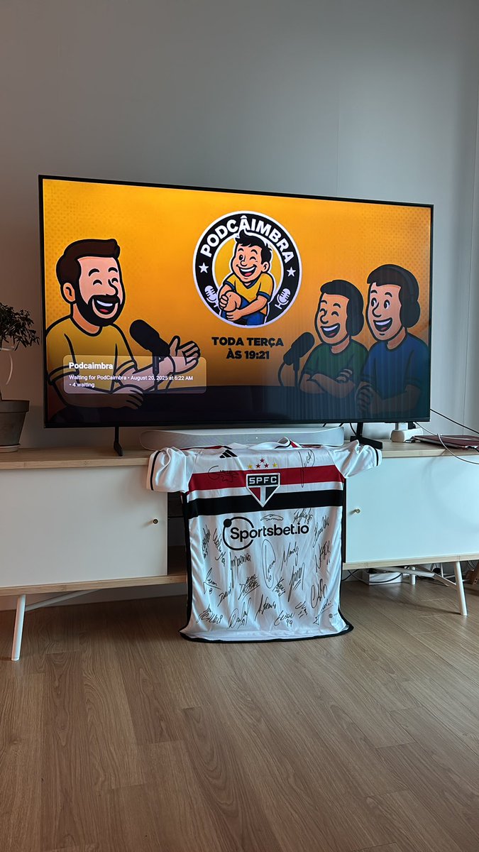 AndreMagalSP's tweet photo. @SaoPauloFC Direto da 🇰🇷 na torcida pelo nosso Tricolor ❤️🤍🖤 https://t.co/ezDZpfyccR