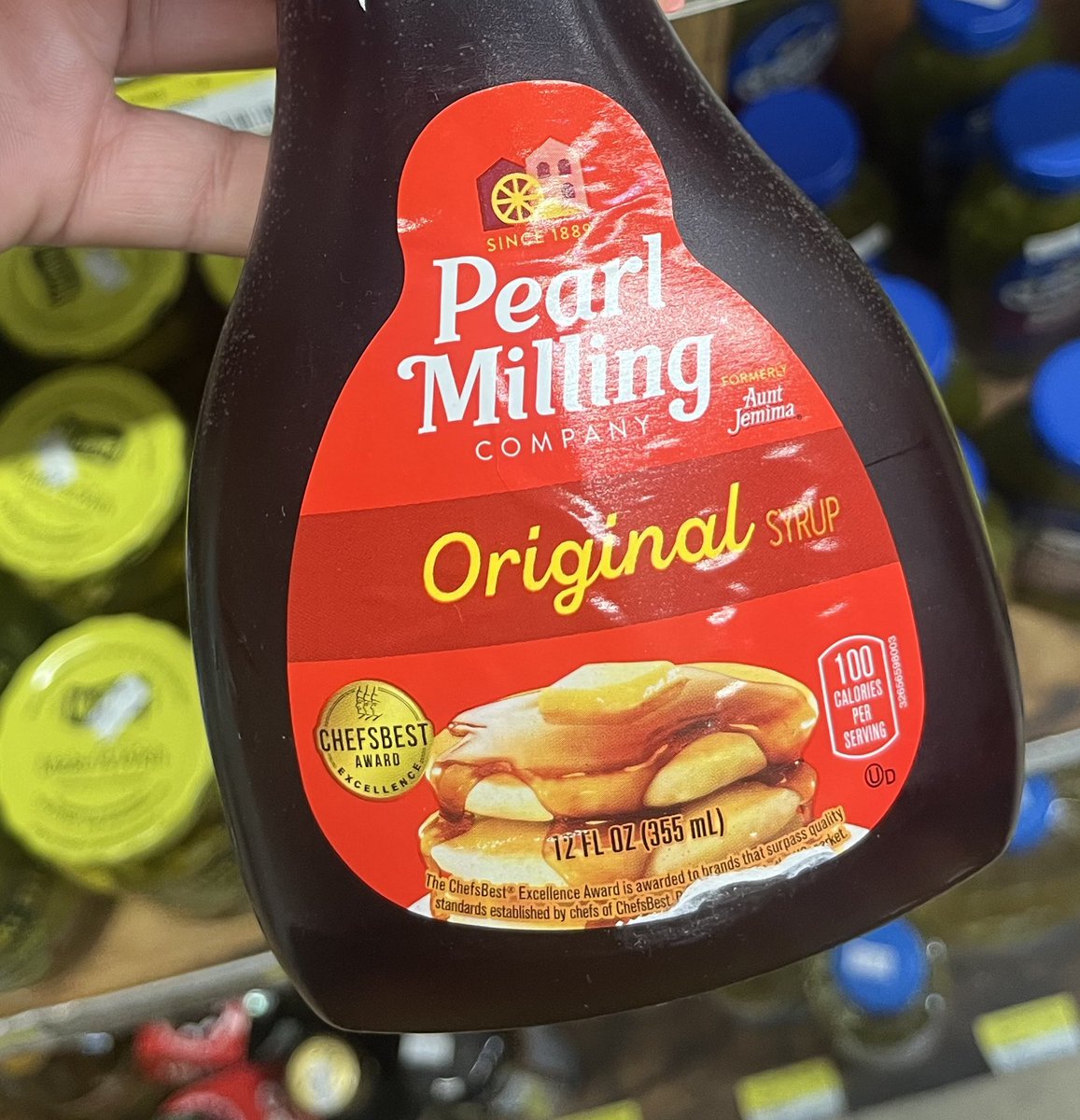 rondeaulivia's tweet image. What a failure of woke rebranding.
So remember how they removed Aunt Jemima’s name and picture from the syrup bottles because of muh raycism?
I just saw they’re back to saying “formerly Aunt Jemima” in tiny print off to the side. Doesn’t that defeat the point?!