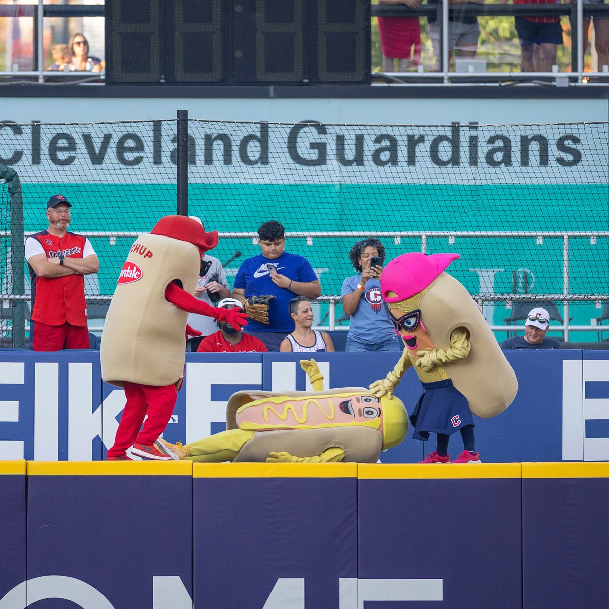 Guardians Hot Dogs tweet media