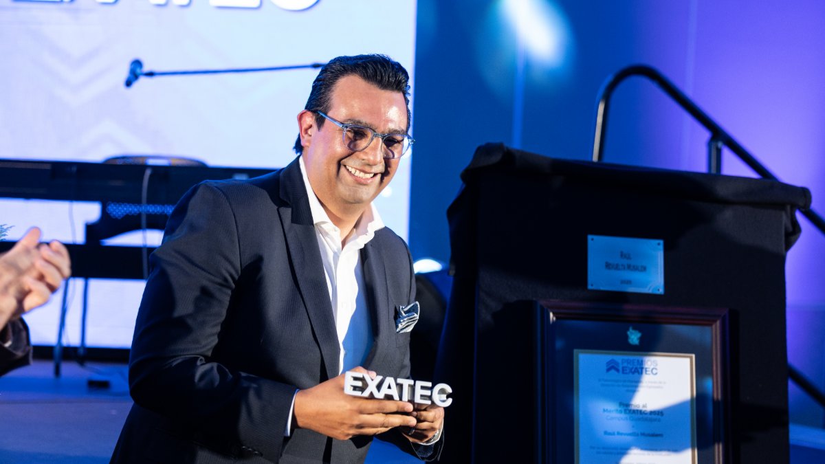 Nos enorgullece que nuestro CEO, Raúl Revuelta Musalem, haya sido distinguido con el Mérito EXATEC 2025 por su liderazgo en la aviación e infraestructura aeroportuaria. ✈️🌍

Un reconocimiento a la excelencia. 💙#OrgulloGAP #MéritoEXATEC