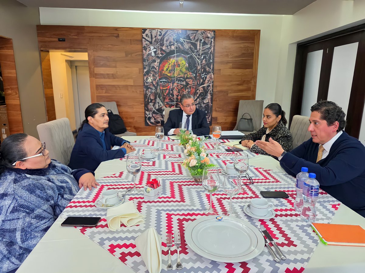 notariadomex's tweet photo. El presidente del @notariadomex, Not. Ricardo Vargas, acompañado del Secretario del Consejo del #CNNM, Not. José Luis Leal, y la presidenta de la Comisión Institucional, Not. Ana Lilia Porras, se reunieron con el director general del Registro Público de la Propiedad y del Comercio de la CDMX, Lic. Héctor Muñoz Ibarra, y la licenciada María del Carmen Rico Reyes, con quien conversaron sobre diversos temas de interés en beneficio de los ciudadanos.

#NotariadoMexicano #JuntosPorElNotariado