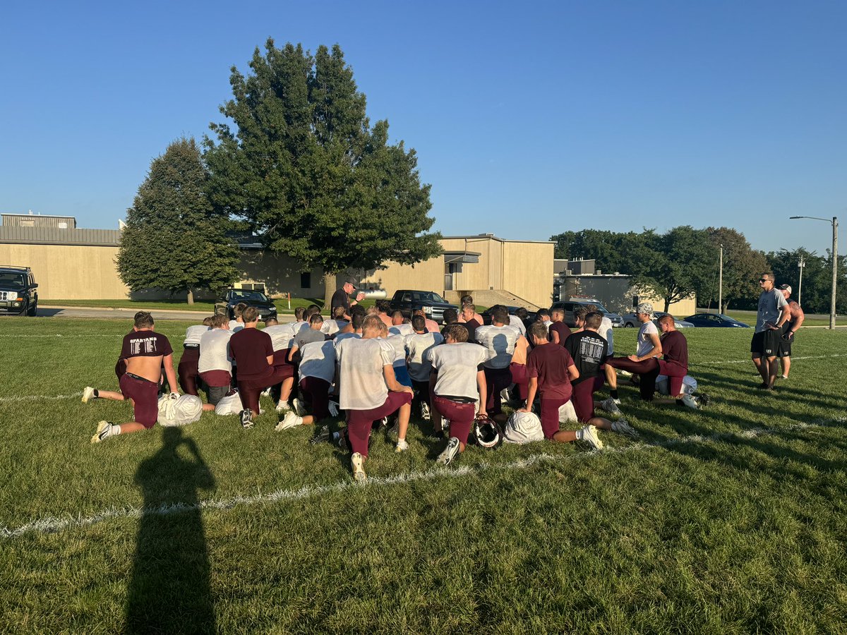 Last stop of the day!

3-time defending 1A champs, Grundy Center!