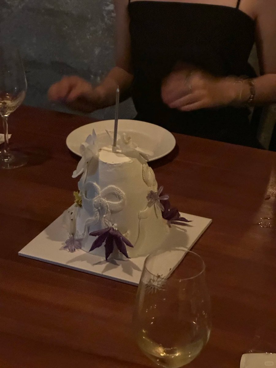 halisumar's tweet image. Dinner: where the magic happens with friends. ✌️🍽️