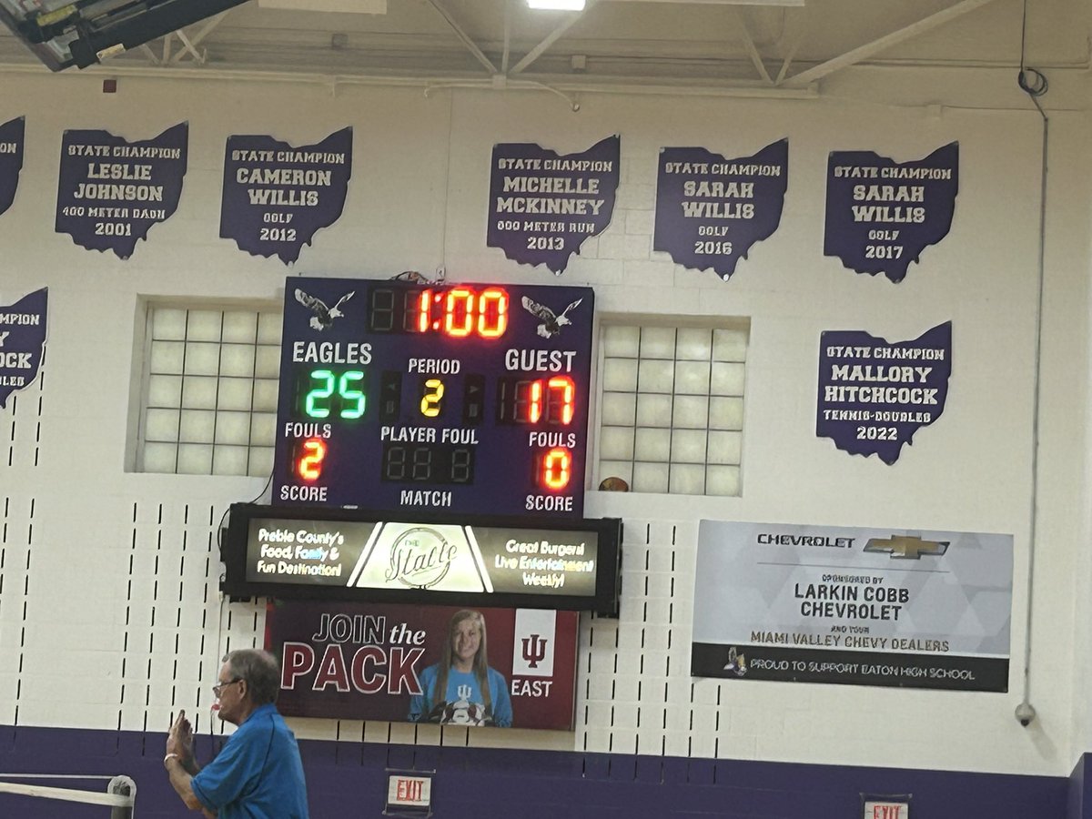 Set 2 goes to the Eagles