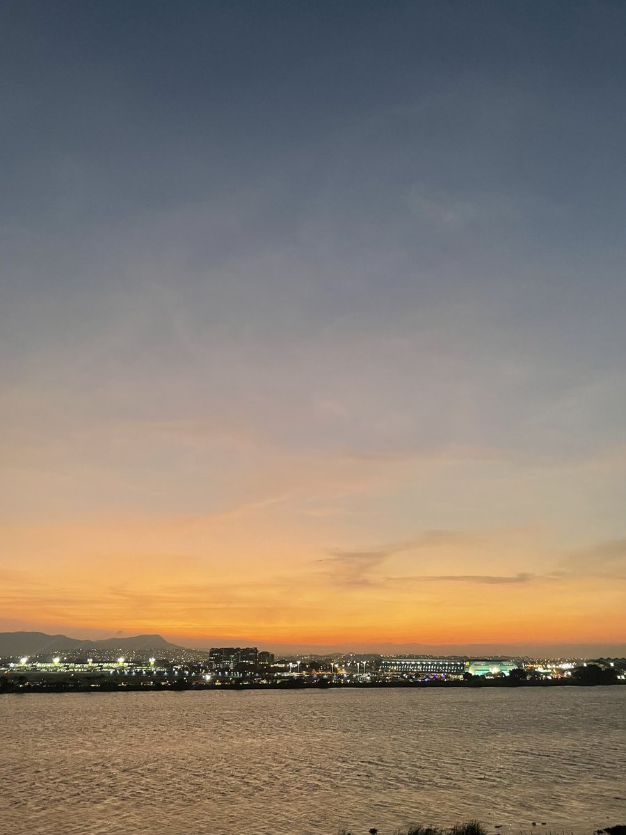 Guayaquil, Ecuador. Otro hermoso atardecer visto desde el río Daule.