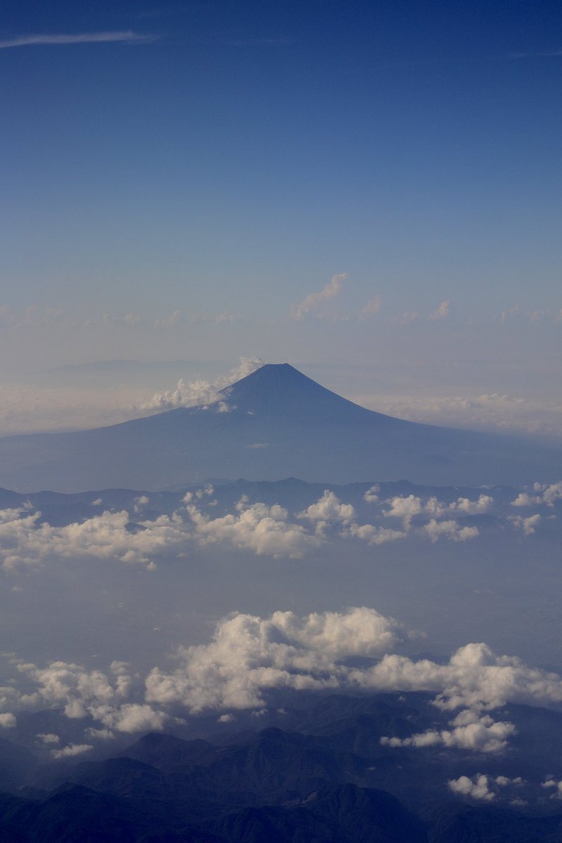 abe_madai's tweet photo. 久しぶりに75点くらいの富士山🗻撮れました
群馬側から長野方面に回り込みながらの一連の流れ
逆光で霞がうまく反射するタイミングが見計れませんでしたが、今年撮れ高なかっただけに、ある程度満足行く富士山🗻
#富士山
#jal183
#CANON
#5DMarkIV
#my_eos_photo
#ツァイス写真部
#ZEISS
#makroplanar https://t.co/t0Pu4rOJbp