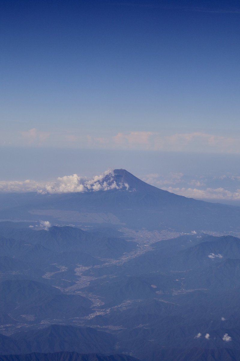 abe_madai's tweet photo. 久しぶりに75点くらいの富士山🗻撮れました
群馬側から長野方面に回り込みながらの一連の流れ
逆光で霞がうまく反射するタイミングが見計れませんでしたが、今年撮れ高なかっただけに、ある程度満足行く富士山🗻
#富士山
#jal183
#CANON
#5DMarkIV
#my_eos_photo
#ツァイス写真部
#ZEISS
#makroplanar https://t.co/t0Pu4rOJbp