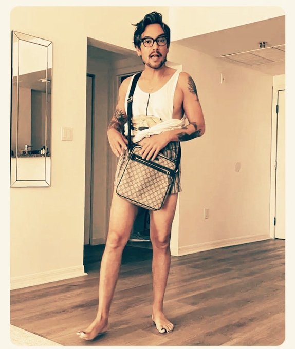 De acosar cajeros en Costco a embajador de México en Italia. Qué pinche asco de país.