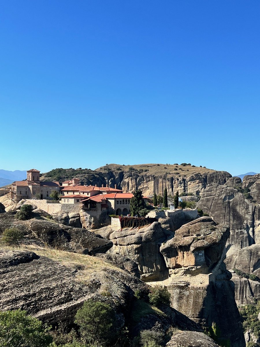 Last week, our Sacred Treasures of Greece Land Program brought guests to the awe-inspiring Meteora Monasteries. Now, they continue their journey aboard #SevenSeasSplendor, raising a glass as they savor the Spotlight on Cuisine experience with Chef Alain Roux. 🥂 | 📸 Mari D.