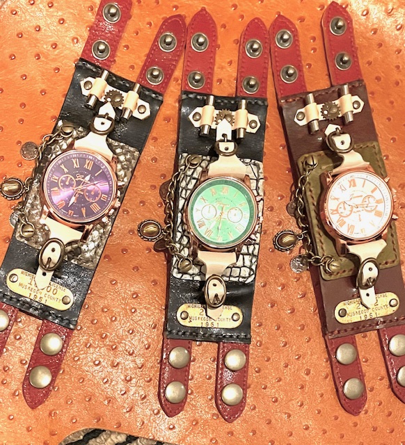 AWO_Nishinari's tweet image. #アリスと歯車８ 出展者紹介（2日間）
1/4 moon.
@bluemoon252576
instagram.com/kaoriina2525/
革の遊園地へようこそ！スチームパンクなオリジナル革雑貨達がお出迎え致します！！
#レザークラフト #leathercraft
#アリハグ8 #アリハグ #スチームパンク #スチパン #不思議の国のアリス #歯車 #アリス