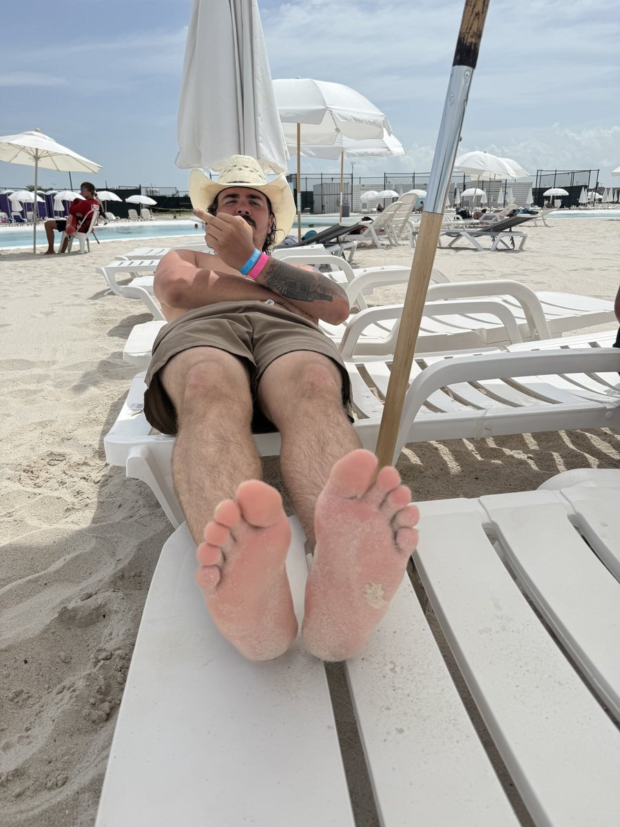 Got my throne setup for all you who wanna spoil me with gifts😈 throne.com/mastermarshall