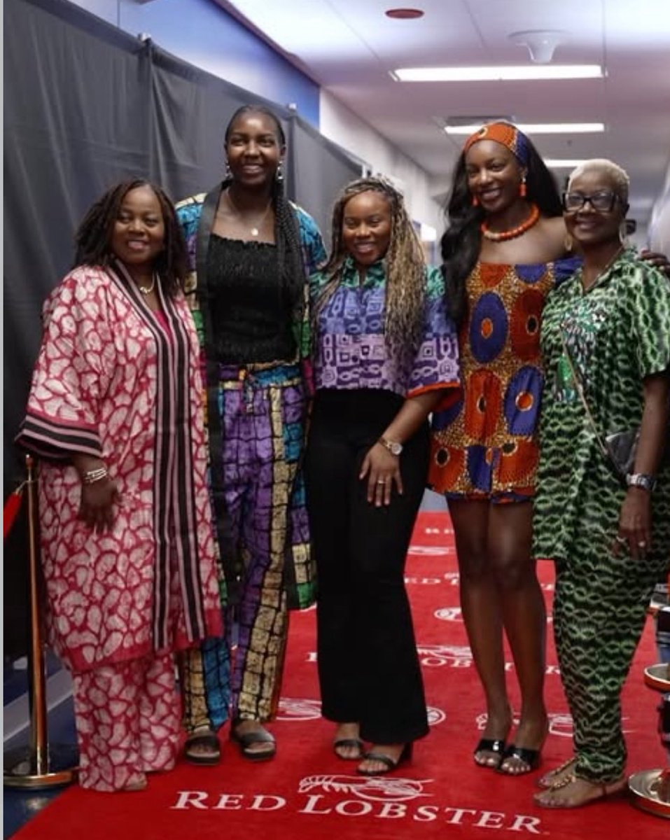 It’s Nigerian night at <a href="/chicagosky/">Chicago Sky</a> We see you, <a href="/Coach_Rena/">Rena Wakama</a> !!!🫶🏽🇳🇬🫶🏽