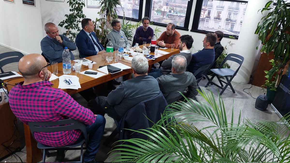 La Comisión Directiva de 🤝🤝🤝ASORA recibió al presidente de <a href="/ADIMRAoficial/">ADIMRA</a> Elio Del Re y miembros de su equipo ▶️ En el encuentro se analizó la situación de las pymes metalúrgicas vinculadas al sector madera y se abrió una agenda para generar acciones en conjunto.