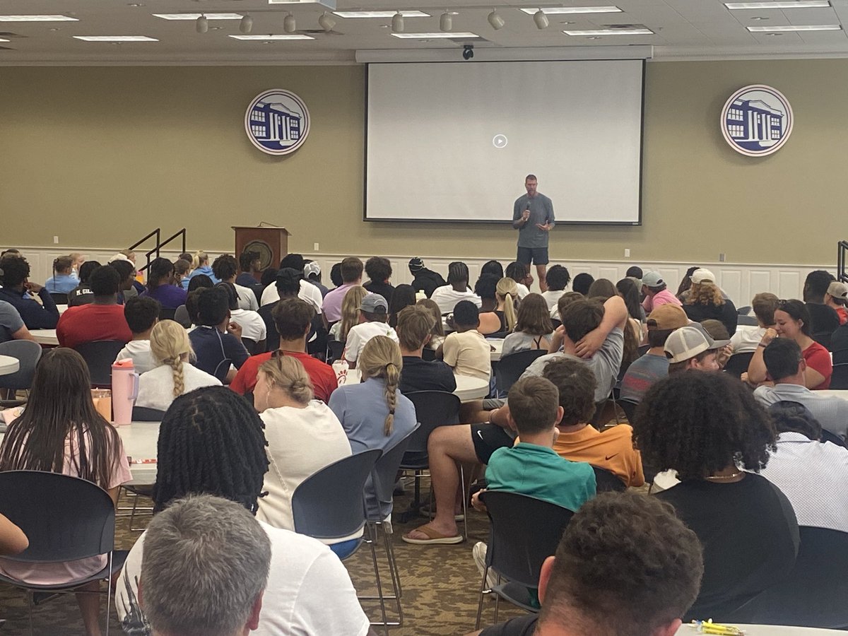 NWCCBaseball's tweet image. NW Athletes got a treat tonight listening to the comeback story of former NFL QB Ryan Leaf…… great message! Control what you can….. your attitude, behavior, and effort @RyanDLeaf . Thank you for your transparency and time taken with our kids! #juco #Maccc