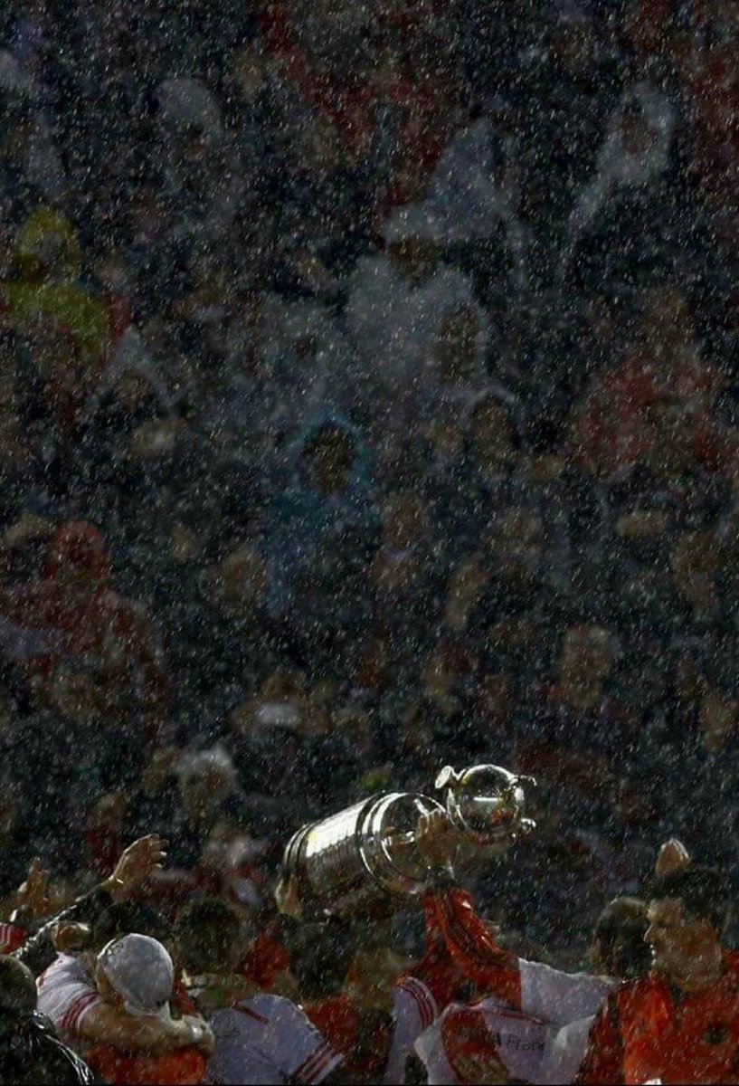 Y aunque duermo poco, sueño cada noche con vos…