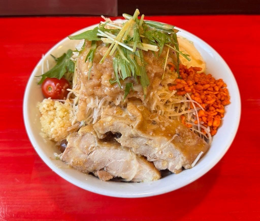 8/20
【限定】冷やし中華

鷹の目の夏の看板メニューです‼️
暑い夏にぴったりの食べやすいけどガツンとくる一杯になってます
これ食べて暑い夏乗り切りましょう‼️

フォロワーサービス
干しエビです‼️

求人募集中です
DMかQRからの募集お待ちしてます‼️