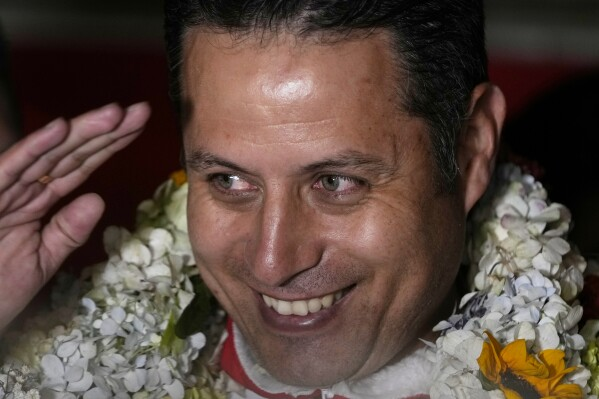 BrockmannRobert's tweet photo. Hace tres días no conocía ni el rostro del capitán Lara. Hoy, tras sus declaraciones, tengo claro que es un peligro no sólo para la democracia, sino para el propio Rodrigo Paz. ¿Apenas venimos saliendo de la sartén, para caer al fuego? https://t.co/ytZU8DDoe4