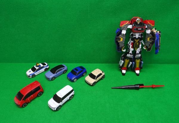 #또봇 #또봇대도시의영웅들
또봇 대도시의 영웅들 시즌3 PART3에 나올 6단 합체 완구가 인증되었어요!
인증 이름은 GTS!

개인적으로 묘하게 막 거부감이 들진 않는 디자인이네요...
어떤 활약을 하게 될지 기대가 됩니다!