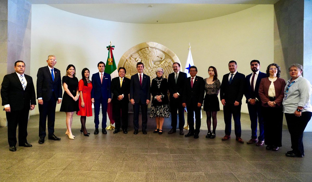 Relaciones Exteriores (@sre_mx) on Twitter photo México y Panamá 🇲🇽🤝🇵🇦 celebraron en la <a href="/SRE_mx/">Relaciones Exteriores</a> la I Reunión de la Comisión de Asuntos Políticos, encabezada por la subsecretaria <a href="/RaquelSerur3/">Raquel Serur</a> y el viceministro Carlos Hoyos <a href="/CarlosAHoyosB/">Carlos Arturo Hoyos</a>.
gob.mx/sre/prensa/cel… México y Panamá 🇲🇽🤝🇵🇦 celebraron en la <a href="/SRE_mx/">Relaciones Exteriores</a> la I Reunión de la Comisión de Asuntos Políticos, encabezada por la subsecretaria <a href="/RaquelSerur3/">Raquel Serur</a> y el viceministro Carlos Hoyos <a href="/CarlosAHoyosB/">Carlos Arturo Hoyos</a>.
gob.mx/sre/prensa/cel…