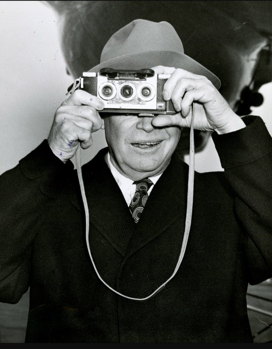 IkeLibrary's tweet image. Happy #WorldPhotographyDay!

What could be better to mark the day than this photo of President Dwight D. Eisenhower turning his camera on photographers in Washington on Christmas Day 1953?

#ilikeike #ikelife #Eisenhower #POTUS 

Photo: Eisenhower Presidential Library, 72-622-2.